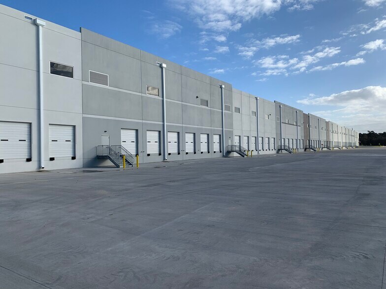 More Photos Of 10100 W Lake Houston Pky, Houston Distribution For Lease