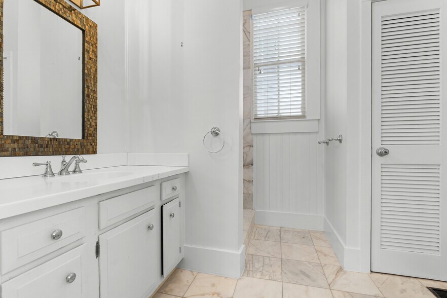 More Photos Of 417 Whitaker St, Savannah Storefront Retail Residential For Sale