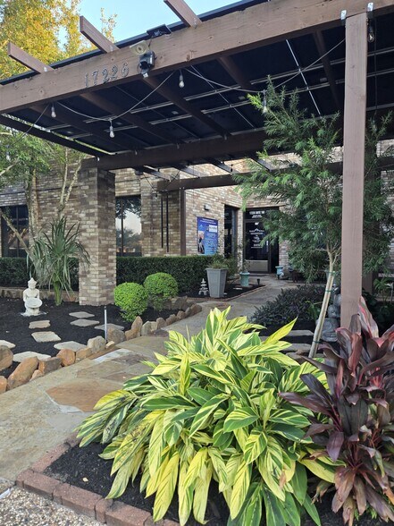 More Photos Of 17226 Mercury Dr, Houston Medical For Lease