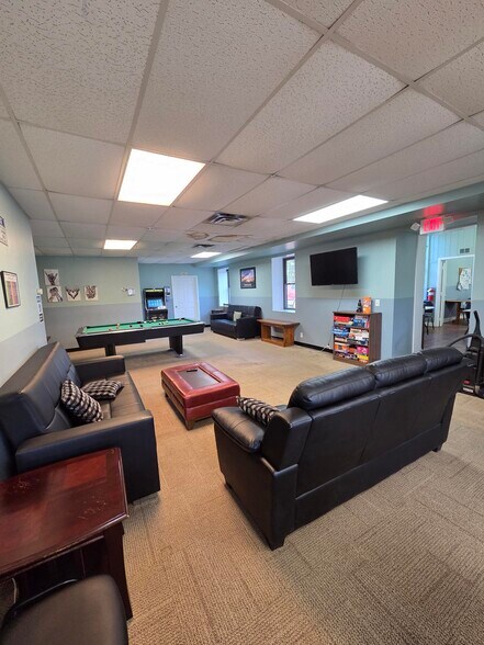 More Photos Of 11-23 Bannard St, Freehold Warehouse For Lease