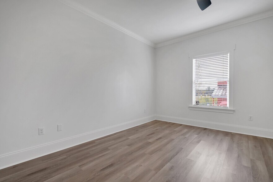 More Photos Of 1725 Capital Cir NE, Tallahassee Medical For Sale
