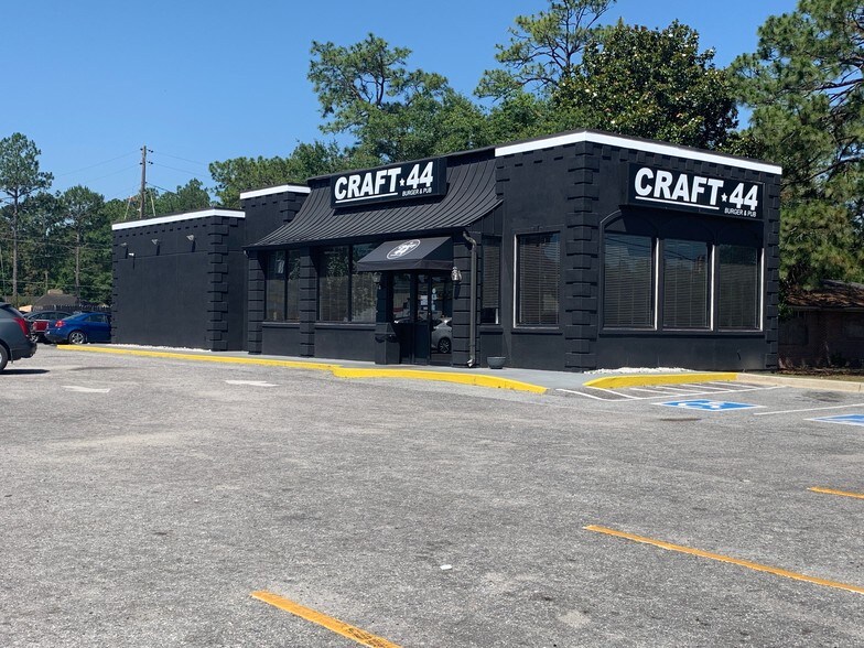 More Photos Of 1110 E Cherry St, Jesup Restaurant For Sale