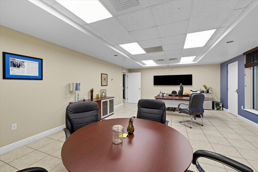 More Photos Of 1816 Old St Augustine Rd, Tallahassee Office For Sale