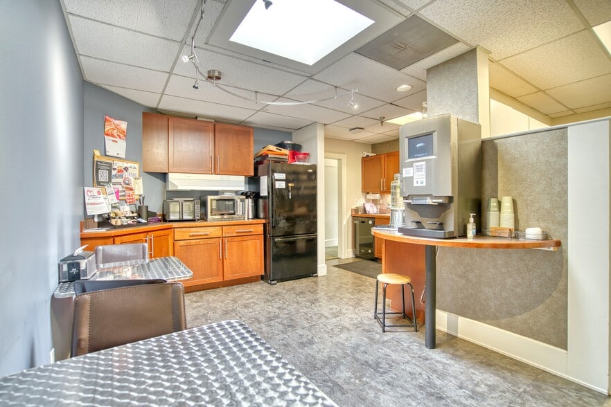 More Photos Of 1200 Pearl St, Boulder Office For Lease