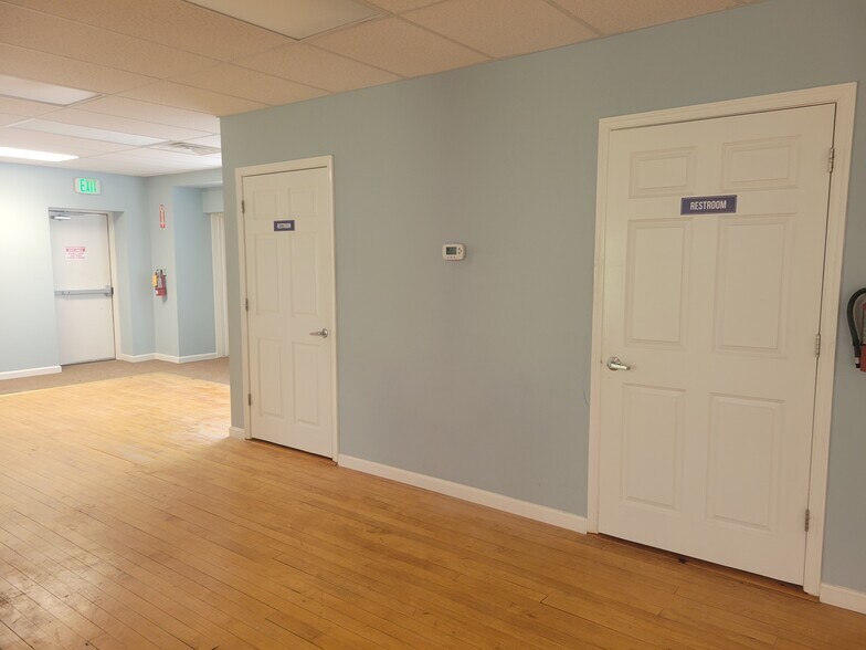 More Photos Of 10854 York Rd, Cockeysville General Retail For Sale