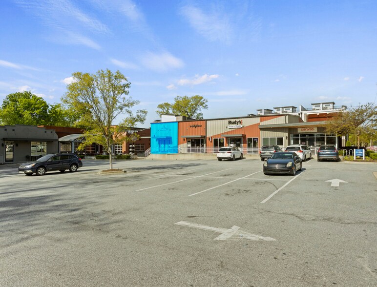 More Photos Of 109 W Stone Ave, Greenville Storefront Retail Office For Lease