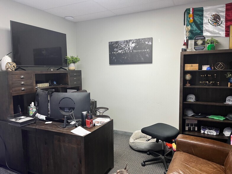 More Photos Of 100 N Morain St, Kennewick General Retail For Lease