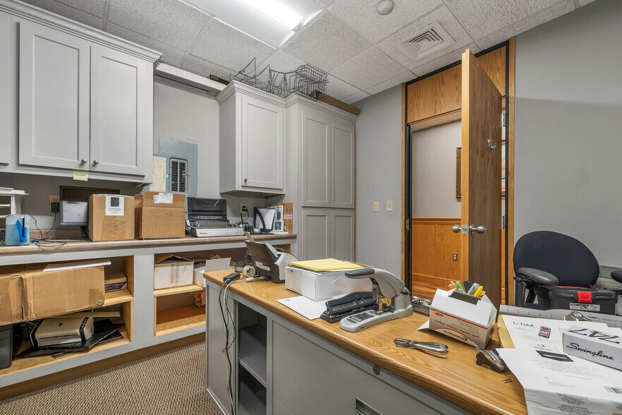 More Photos Of 231 Sutton St, North Andover Medical For Sale