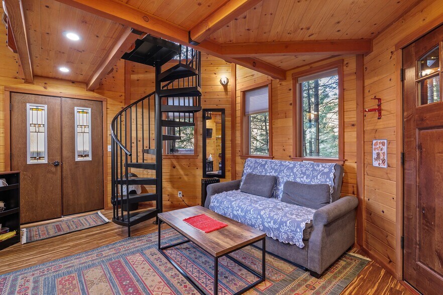 More Photos Of 3305 Dick George Rd, Cave Junction Hospitality For Sale