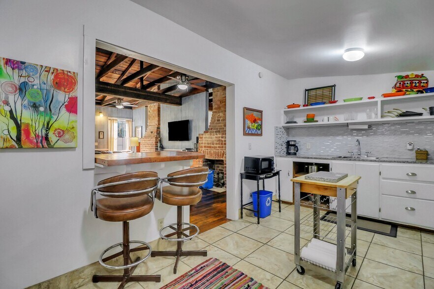 More Photos Of 8 E 41st St, Savannah Storefront Retail Residential For Sale