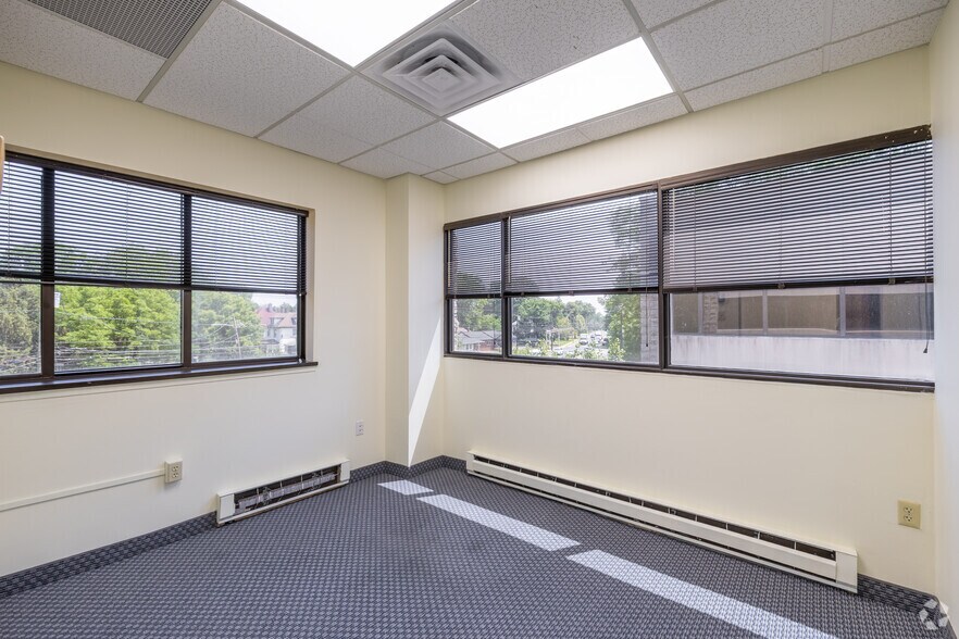 More Photos Of 1600 Saint Georges Ave, Rahway Office For Lease