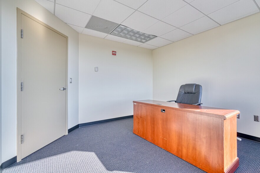 More Photos Of 438 N Frederick Ave, Gaithersburg Medical For Sale