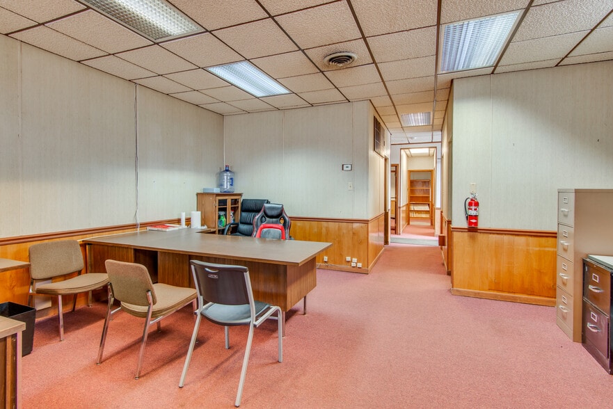 More Photos Of 28640 Gratiot Ave, Roseville Freestanding For Sale