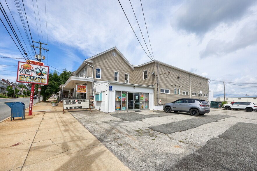 More Photos Of 157 E Broadway, Red Lion Restaurant For Sale