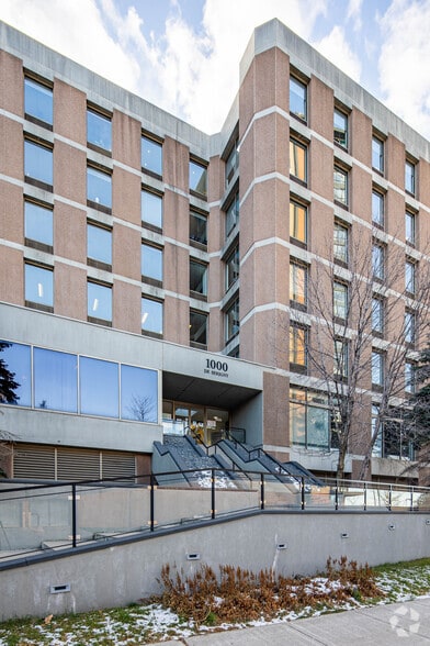 More Photos Of 1010 Rue de Sérigny, Longueuil Unknown For Lease