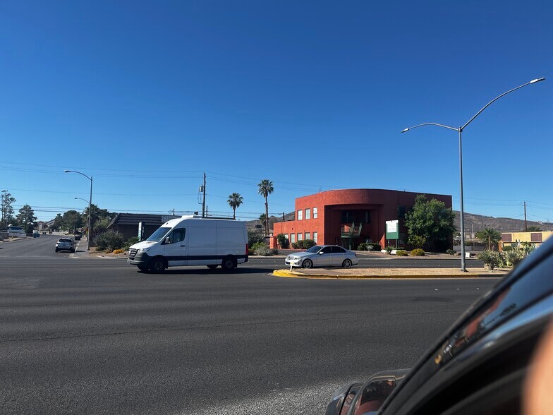 More Photos Of 309 W Lake Mead Pky, Henderson Loft Creative Space For Lease