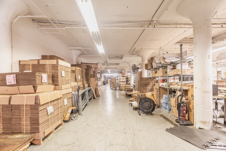 More Photos Of 33-00 47th Ave, Long Island City Warehouse For Lease