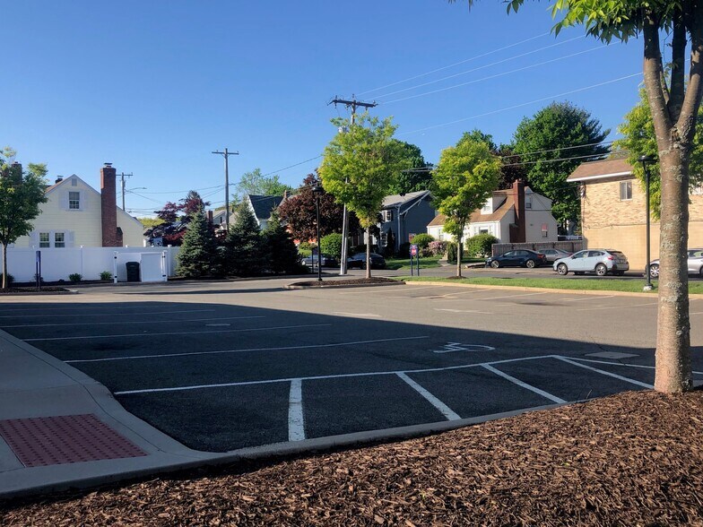 More Photos Of 774 Farmington Ave, Bristol Bank For Lease