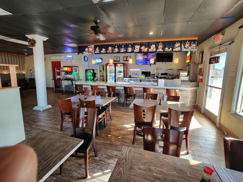 More Photos Of 445 E Main St, El Centro Restaurant For Sale