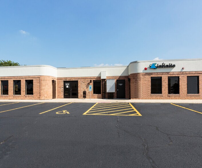 More Photos Of 3205 N Wilke Rd, Arlington Heights Office For Lease