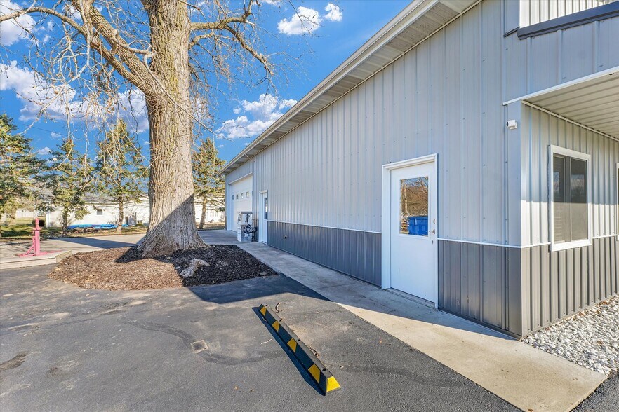 More Photos Of 109 Front St, Mansfield Industrial For Sale