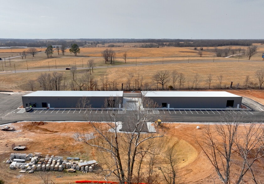 More Photos Of 1894 E 1st Ave, Bentonville Industrial For Lease