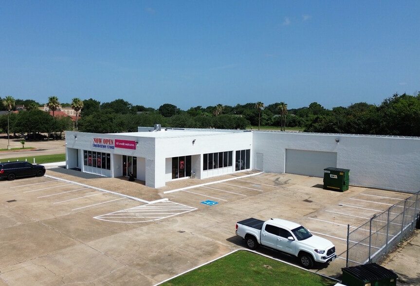 More Photos Of 16210 Clay Rd, Houston Auto Repair For Lease