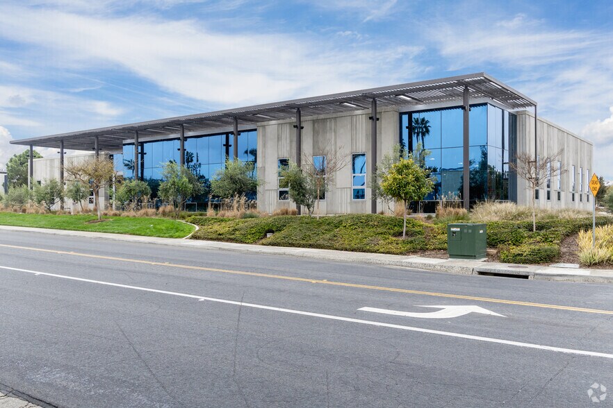 More Photos Of 5801 Van Allen Way, Carlsbad Warehouse For Lease