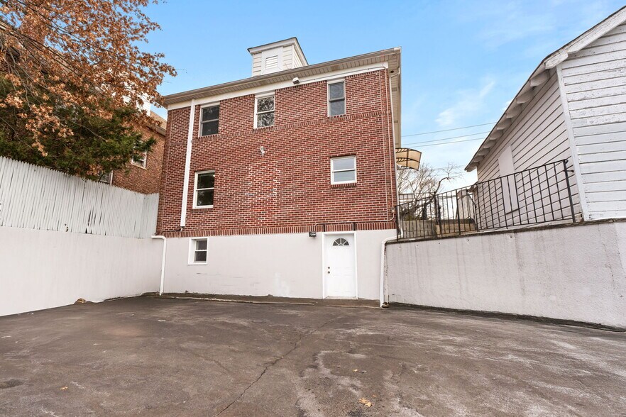 More Photos Of 149 Glenwood Ave, Staten Island Office Residential For Lease