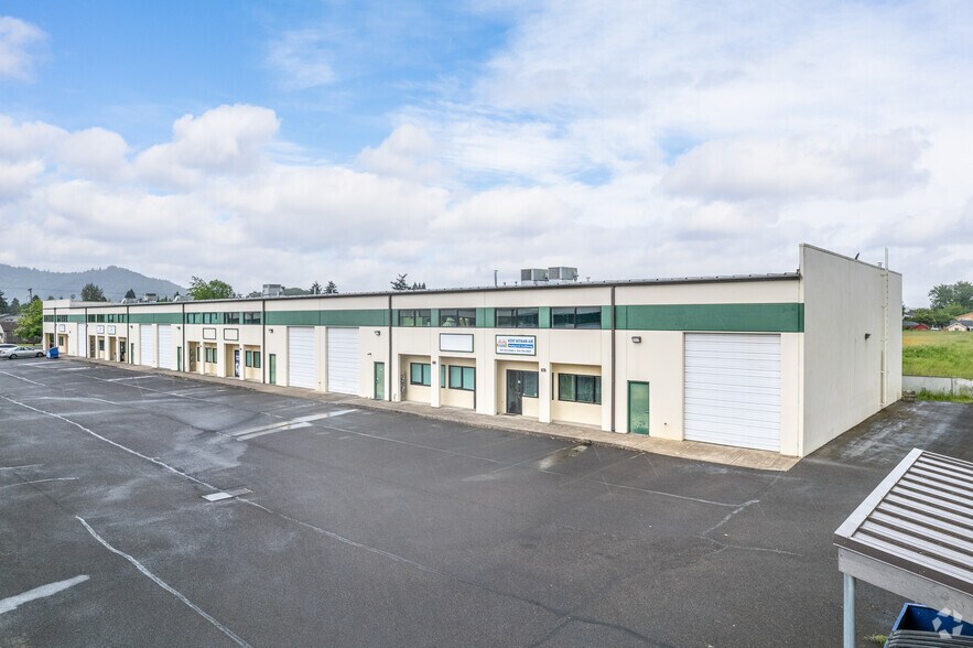 More Photos Of 4660 Main St, Springfield Light Manufacturing For Lease