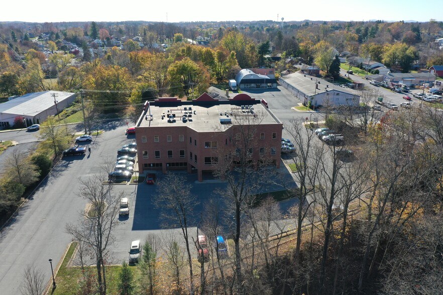 More Photos Of 205 Center St, Mount Airy Medical For Lease