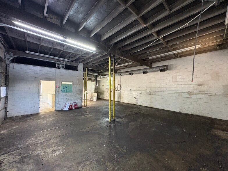 More Photos Of 1516 Dixie Trl, Raleigh Auto Repair For Lease