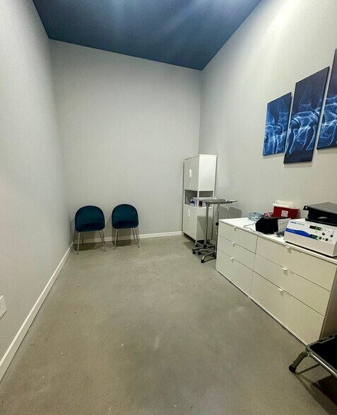 More Photos Of 1711 Amazing Way, Ocoee Storefront Retail Office For Sale