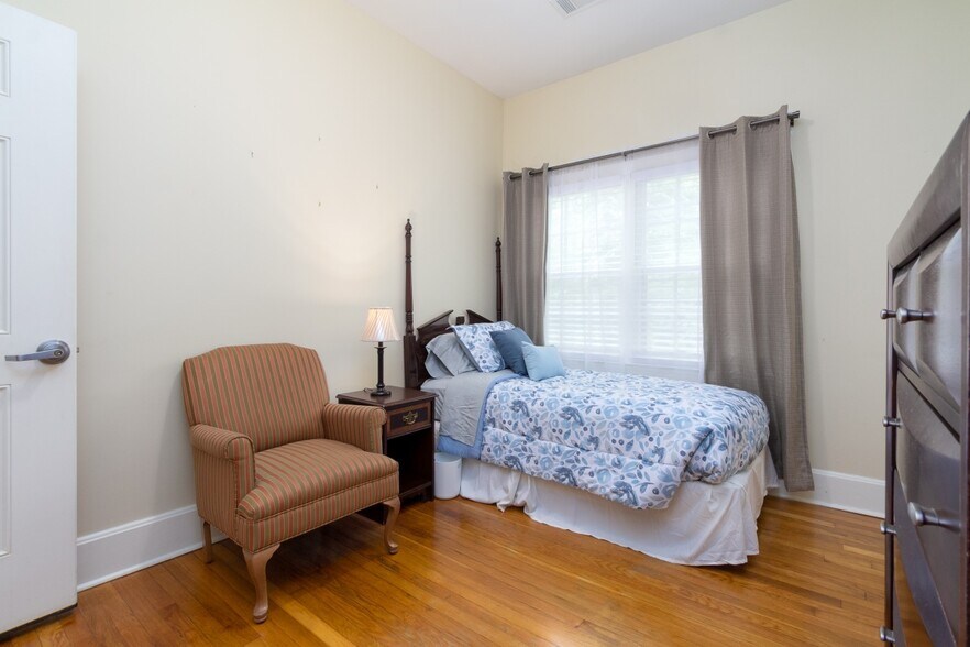More Photos Of 173 S Lee St, Forsyth Assisted Living For Lease