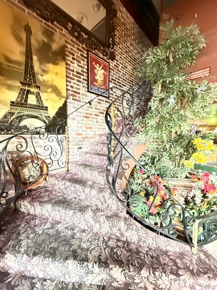 More Photos Of 1902 Harrison St, Hollywood Restaurant For Lease