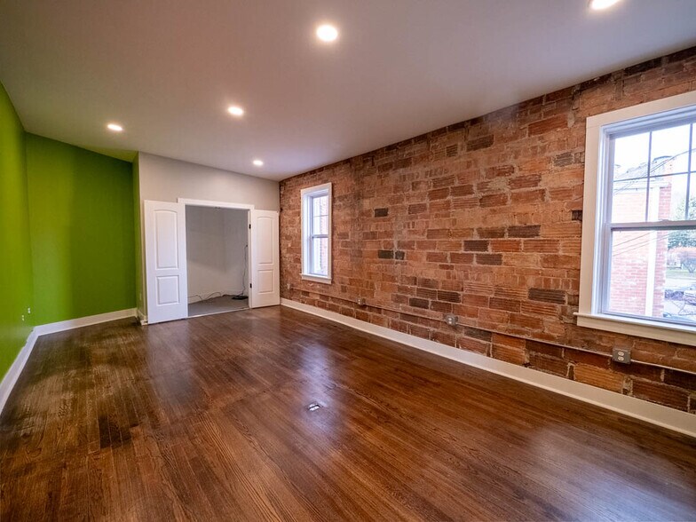 More Photos Of 23900-23908 Woodward Ave, Pleasant Ridge Office For Lease