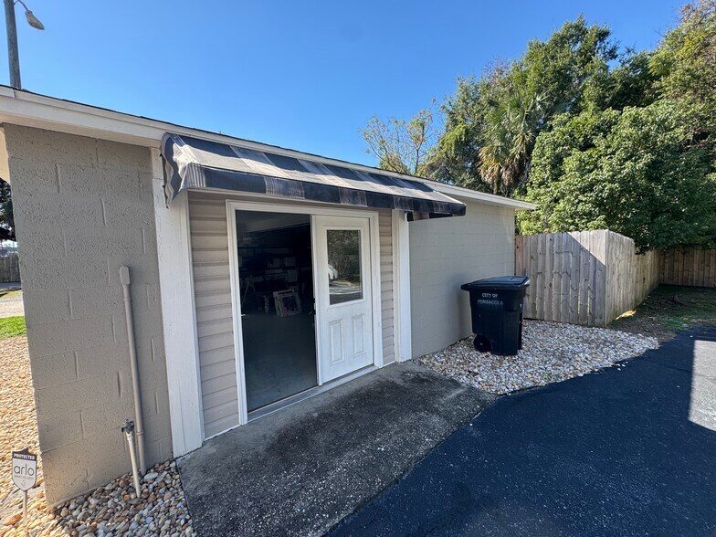More Photos Of 1113 N 9th Ave, Pensacola Freestanding For Lease