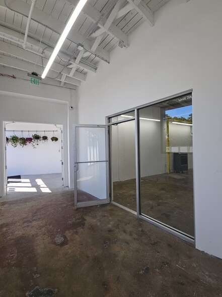 More Photos Of 2606 Fairfield Ave S, Saint Petersburg Light Manufacturing For Lease