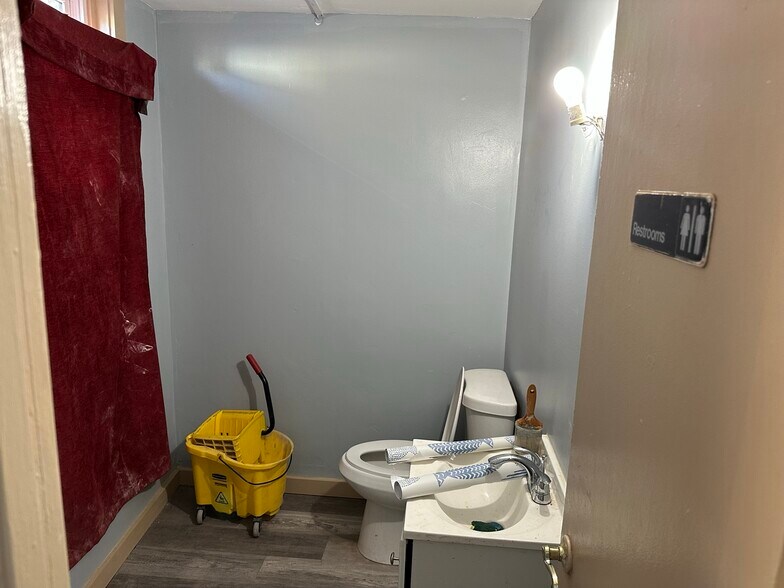 More Photos Of 123 Madison Ave, Albany Storefront Retail Residential For Lease