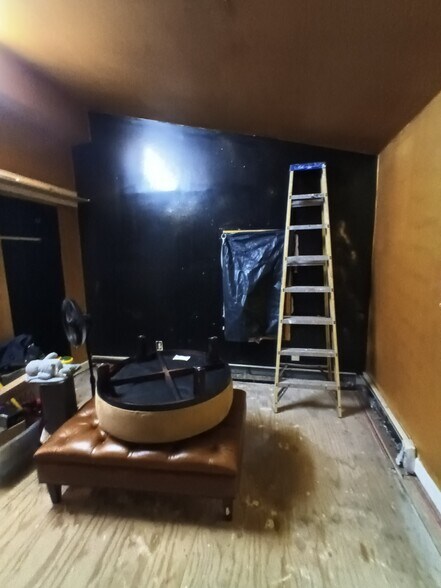 More Photos Of 2051-2055 Springfield Ave, Vauxhall General Retail For Lease