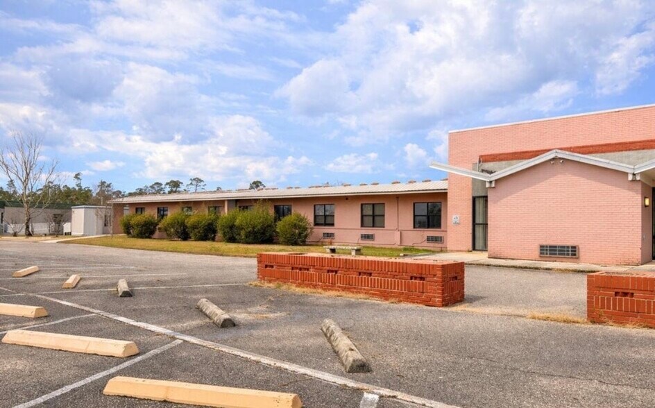Primary Photo Of 20370 NE Burns Ave, Blountstown Healthcare For Sale