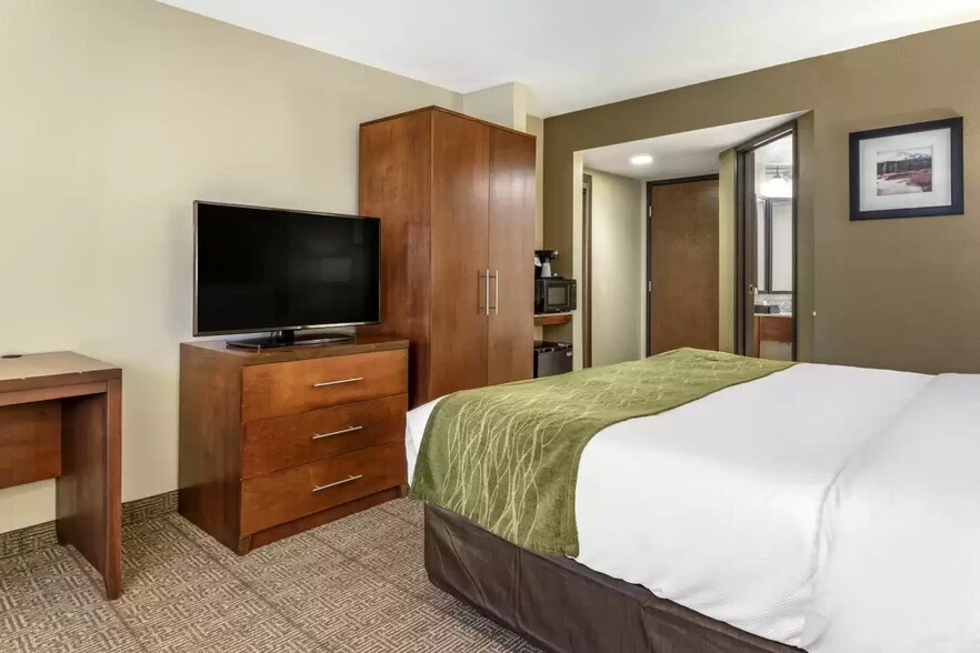 More Photos Of 411 McKnight Ave NW, Albuquerque Hotel For Sale