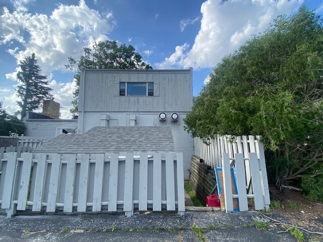 More Photos Of 21445 Gumina Rd, Brookfield Restaurant For Sale