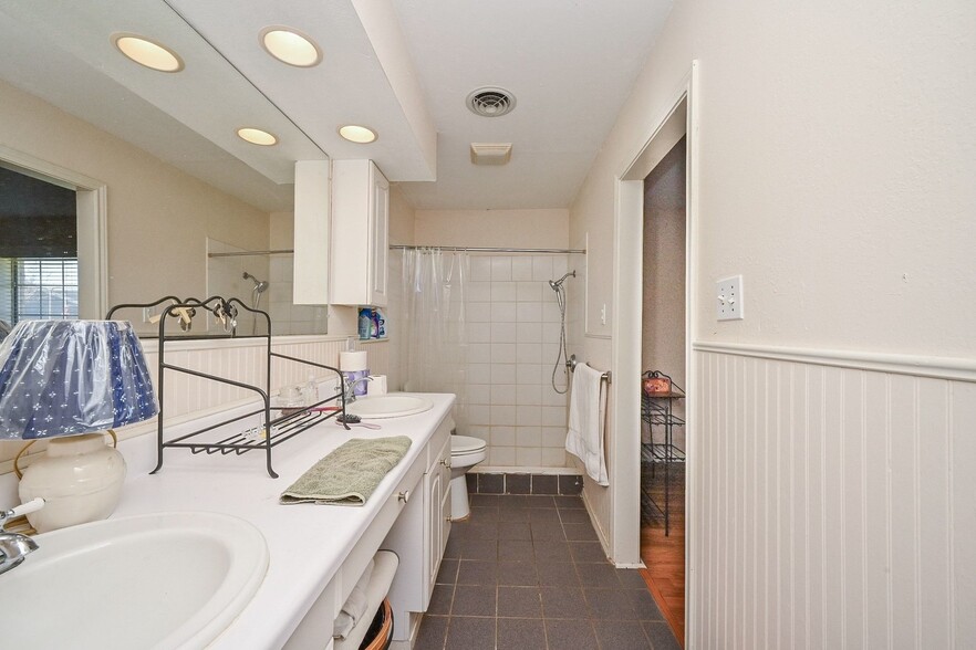 More Photos Of 18910 Carrot St, Spring Trailer Camper Park For Sale