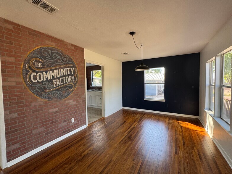 More Photos Of 204 West Street, Hutto Office For Lease