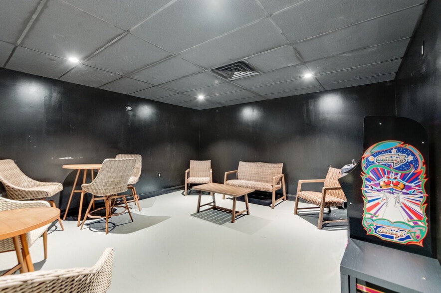 More Photos Of 1217-1219 E Main St, Richmond Storefront For Sale