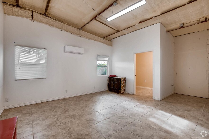 More Photos Of 729 Airport Blvd, Austin Research And Development For Sale