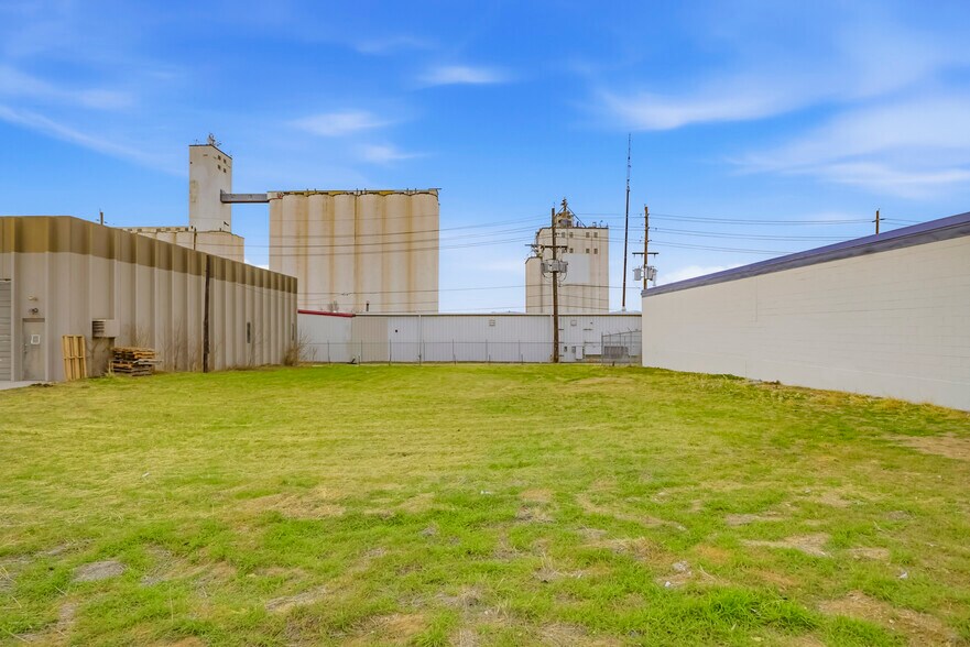 More Photos Of 4455-4477 Garfield St, Denver Warehouse For Sale