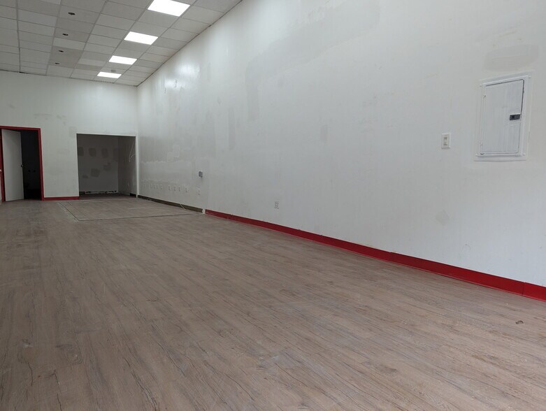 More Photos Of 330-338 E Gun Hill Rd, Bronx Storefront For Lease