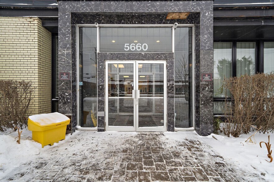 More Photos Of 5660 Rue Ferrier, Mont-Royal Distribution For Lease